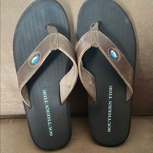 Southern Tide Brown and Black Sandals Casual Flip-Flops size 10